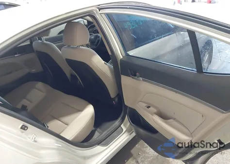 2018 Hyundai Elantra Value Edition z USA, uszkodzony, nr VIN KMHD84LF1JU472621